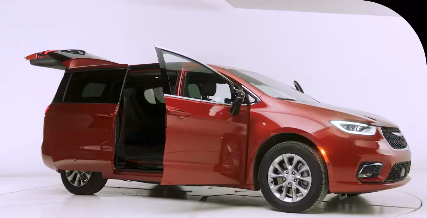 2026 Chrysler Pacifica — photo 4