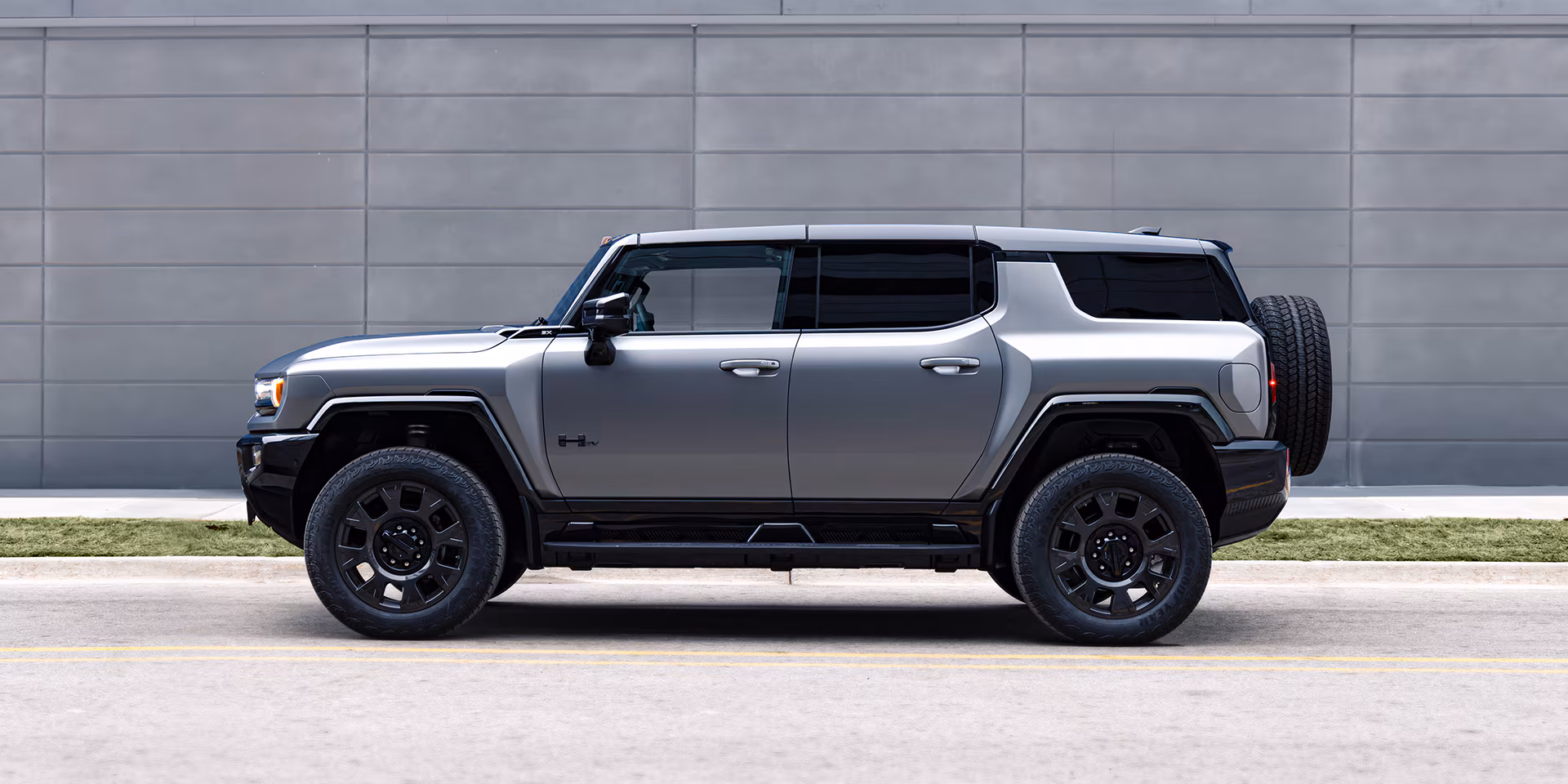 2025 GMC Hummer EV SUV — photo 4