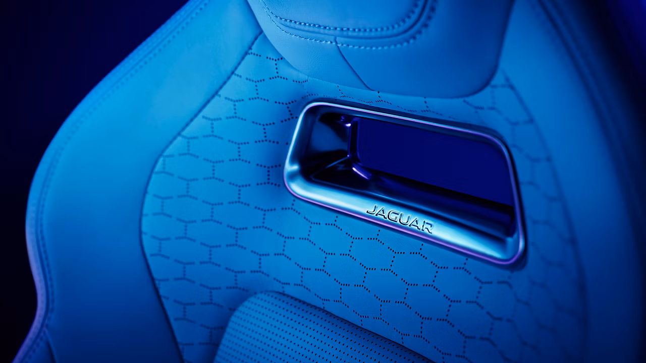 2026 Jaguar F-Pace — photo 5