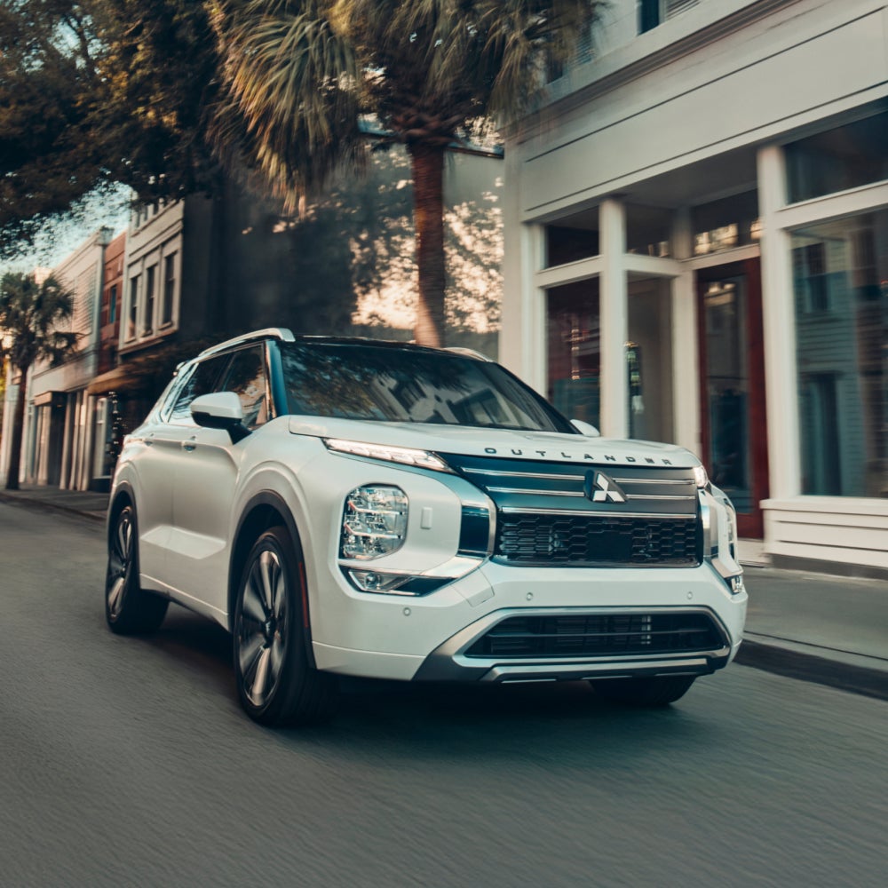 2025 Mitsubishi Outlander Plug-In Hybrid — photo 2