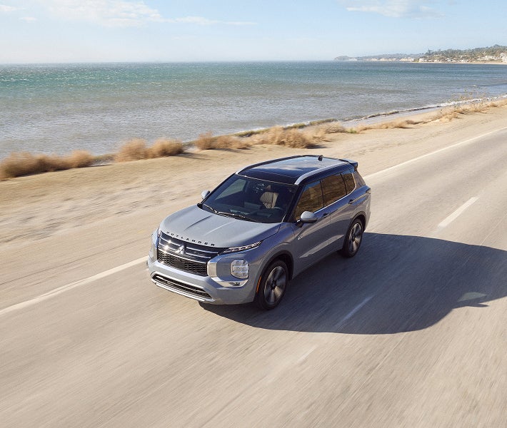 2025 Mitsubishi Outlander PHEV — photo 2