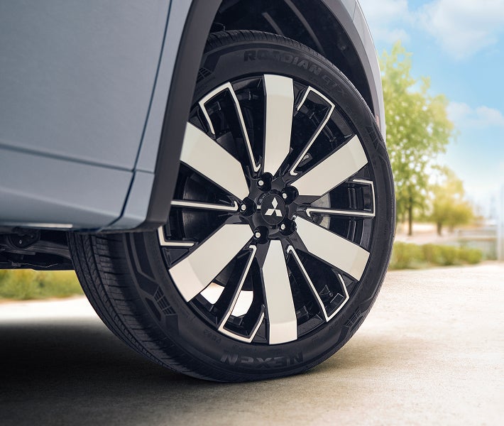 2025 Mitsubishi Outlander PHEV — photo 3