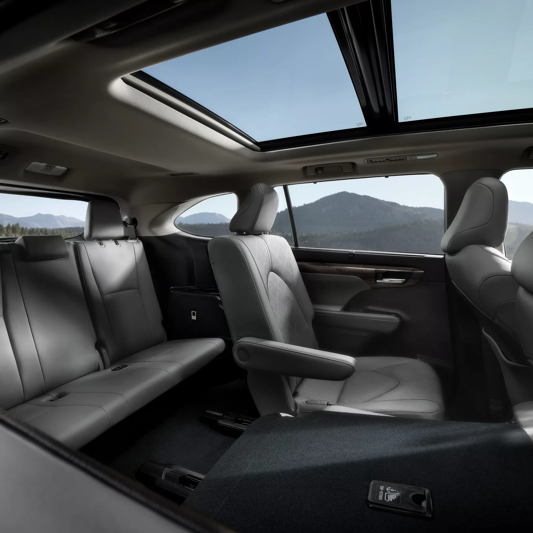 2026 Toyota Highlander — photo 2
