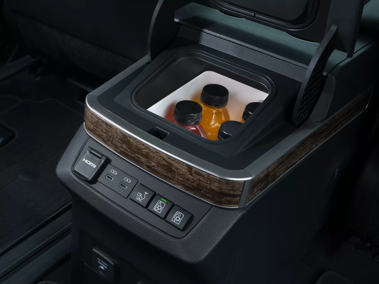  Toyota Sienna — photo 2